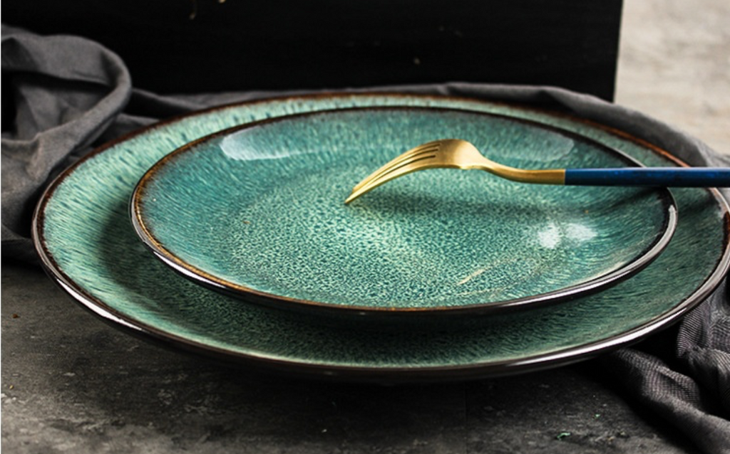 Assiette minimaliste en céramique
