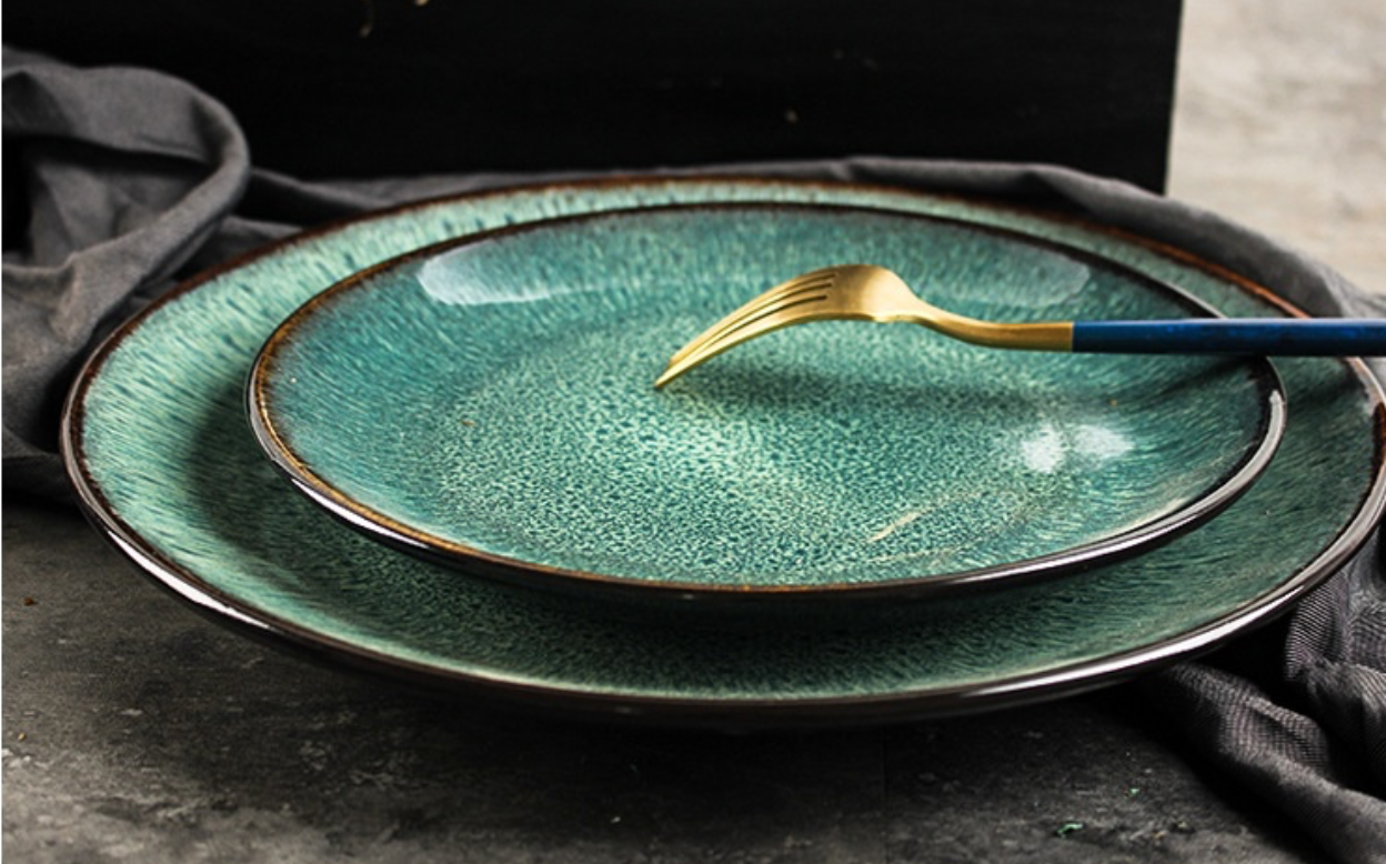 Assiette minimaliste en céramique